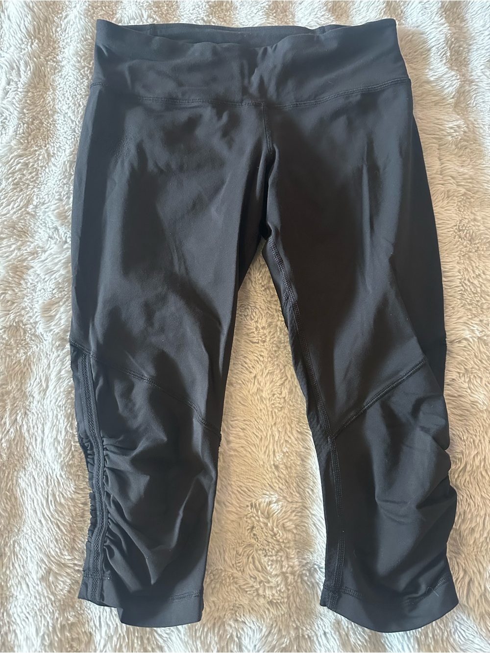 Lululemon Black Cropped Capri Leggings Ruched Hem Zip Pocket Small